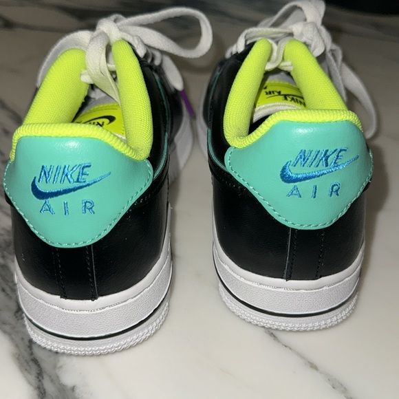 Nike Air Jordan's big kids size 4.5 - Picture 5 of 5